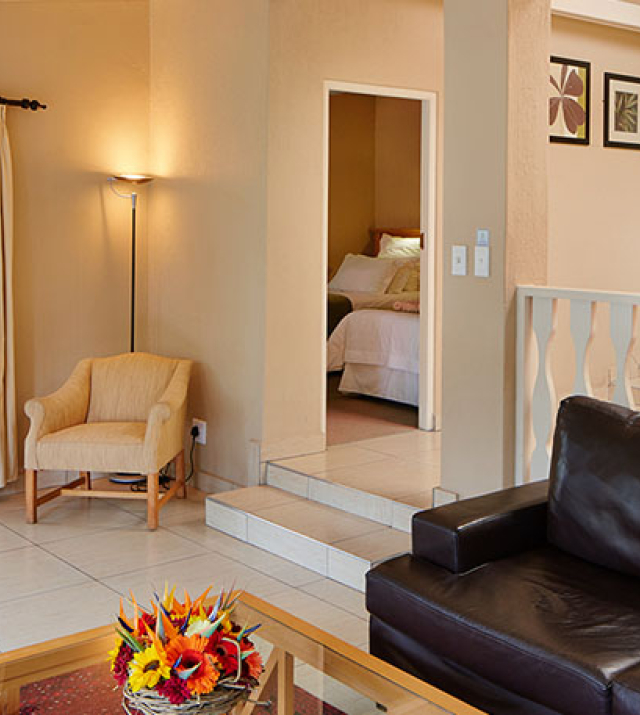 Wateberry-Hill-2-Bed-4-Sleeper-A-Side-Lounge-2-Etienne-2014.jpg