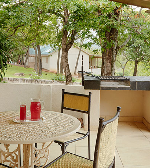 Wateberry-Hill-2-Bed-4-Sleeper-B-Side-Patio-1-Etienne-2014.jpg
